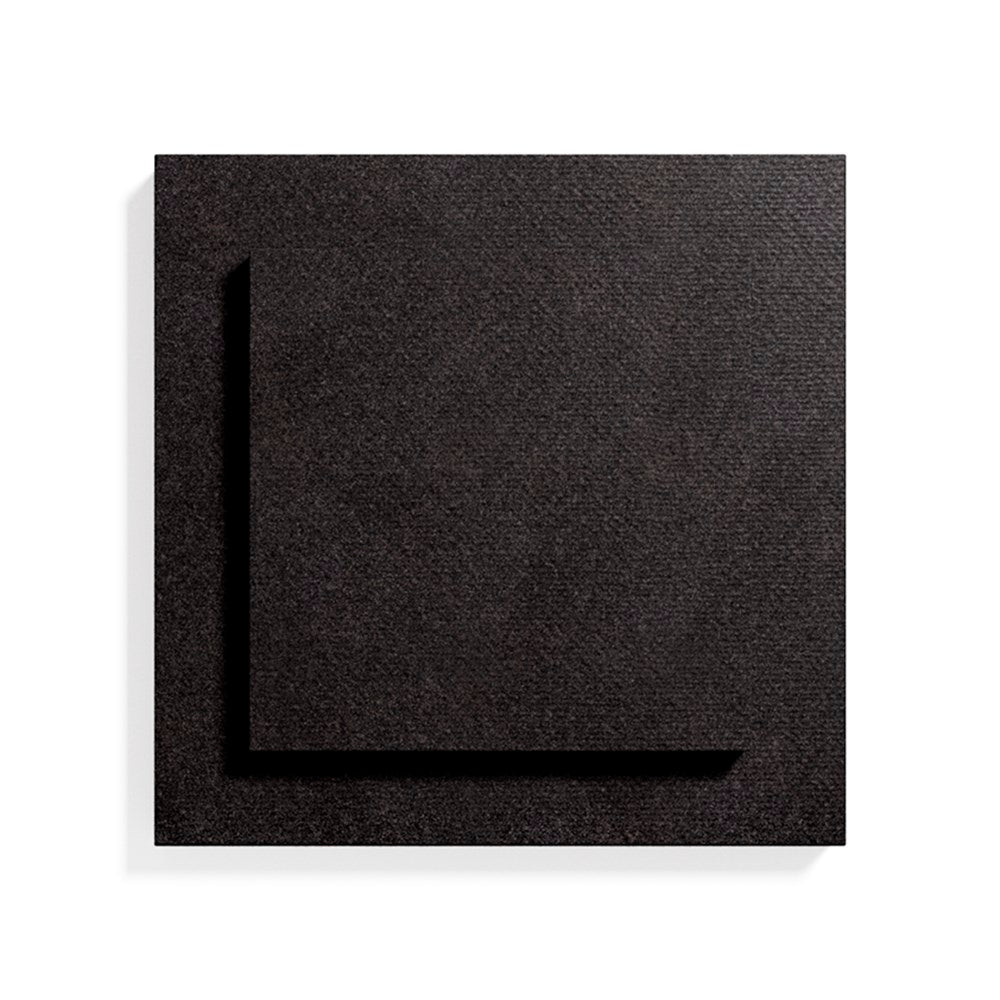 väggabsorbent i mörkgrå färg och i form avfyrkant med 3D effekt